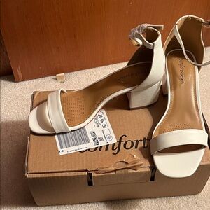 Nib Comfortview Women's white Heeled Sandals